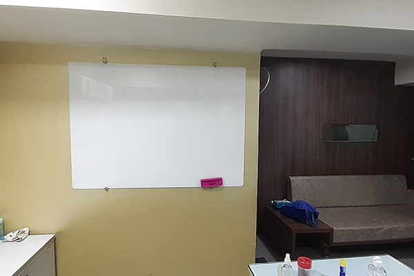 Glass Writing Board (Glass Surface & Glass)